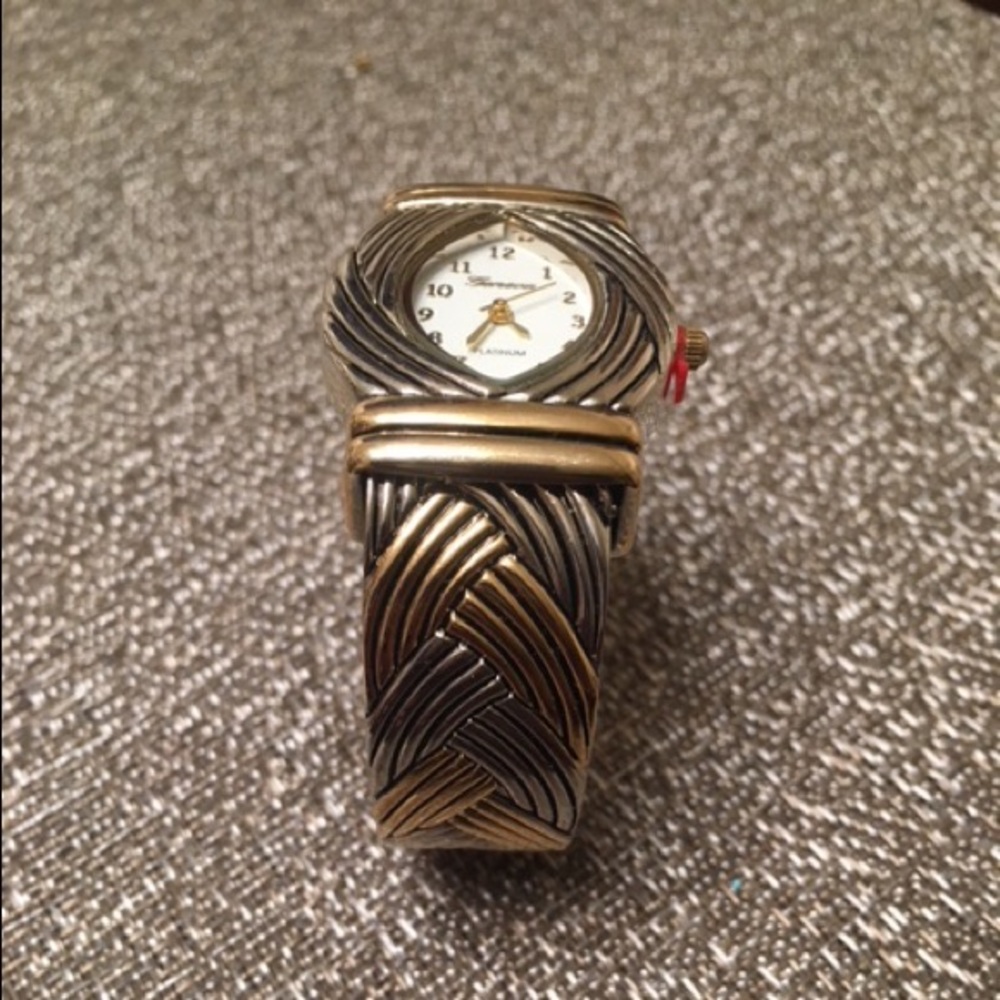 Women’s cuff watch